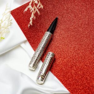 Filigree in Off-White